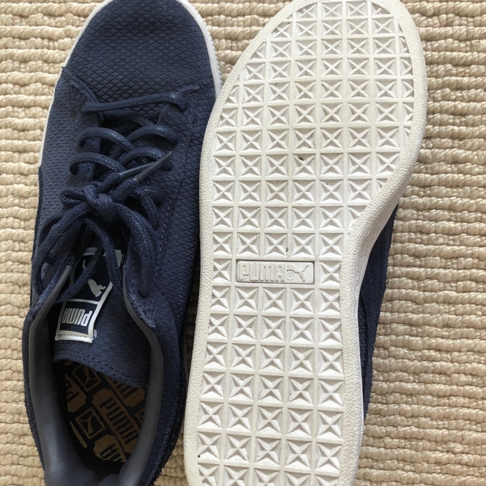 Twice worn navy Puma sneakers